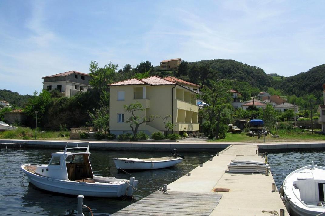 Apartments By The Sea Supetarska Draga - Donja, Rab - 11769 Ngoại thất bức ảnh