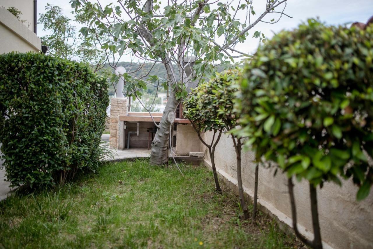 Apartments By The Sea Supetarska Draga - Donja, Rab - 11769 Ngoại thất bức ảnh
