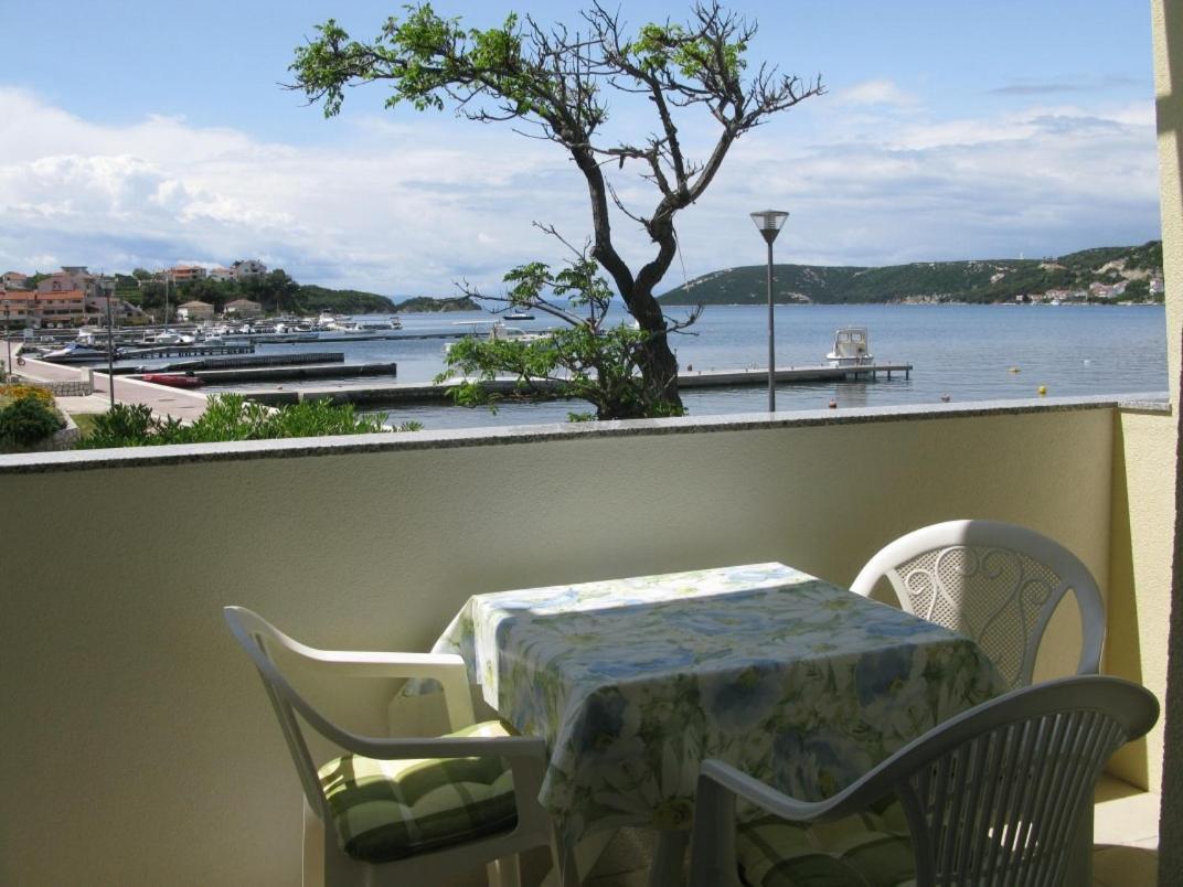 Apartments By The Sea Supetarska Draga - Donja, Rab - 11769 Ngoại thất bức ảnh