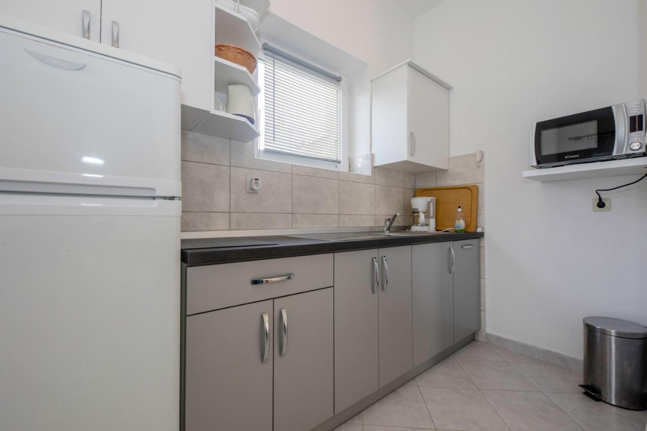 Apartments By The Sea Supetarska Draga - Donja, Rab - 11769 Ngoại thất bức ảnh