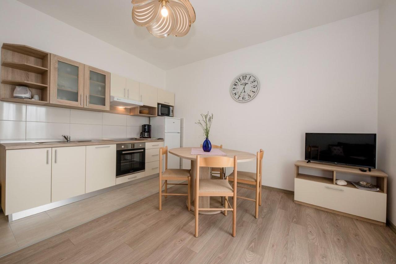 Apartments By The Sea Supetarska Draga - Donja, Rab - 11769 Ngoại thất bức ảnh