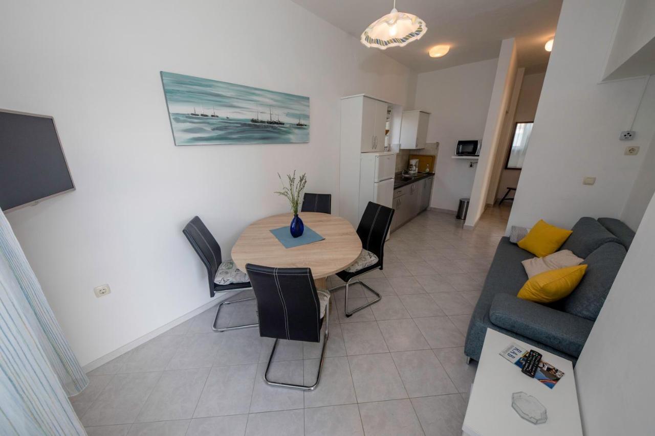 Apartments By The Sea Supetarska Draga - Donja, Rab - 11769 Ngoại thất bức ảnh